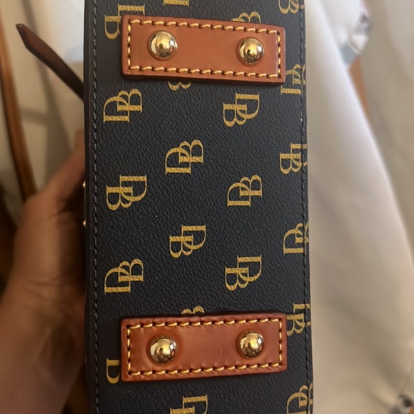 Dooney and Bourke crossbody - Picture 3 of 6